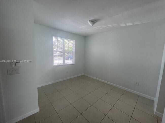 Foto del edificio - 235 SE 29th Terrace