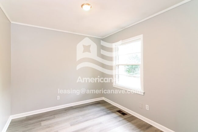 Building Photo - 142 Briardale Ave