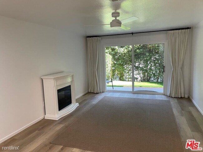 Building Photo - 2 br, 2 bath House - 3855 Rambla Pacifico ...