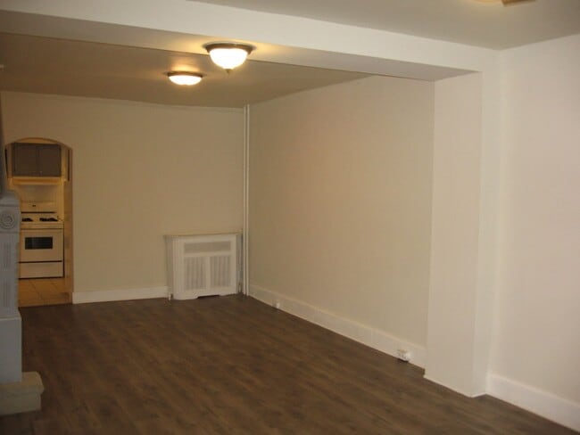 Building Photo - 467 Mechanic St