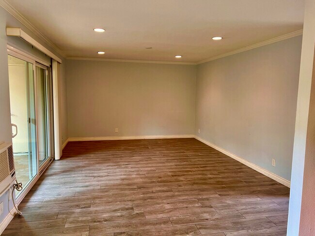 Foto del edificio - 8525 Villa La Jolla Dr