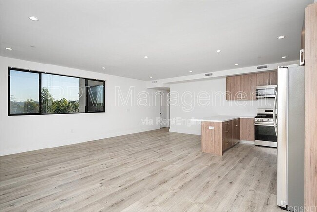 Foto del edificio - 5923 Laurel Canyon Blvd