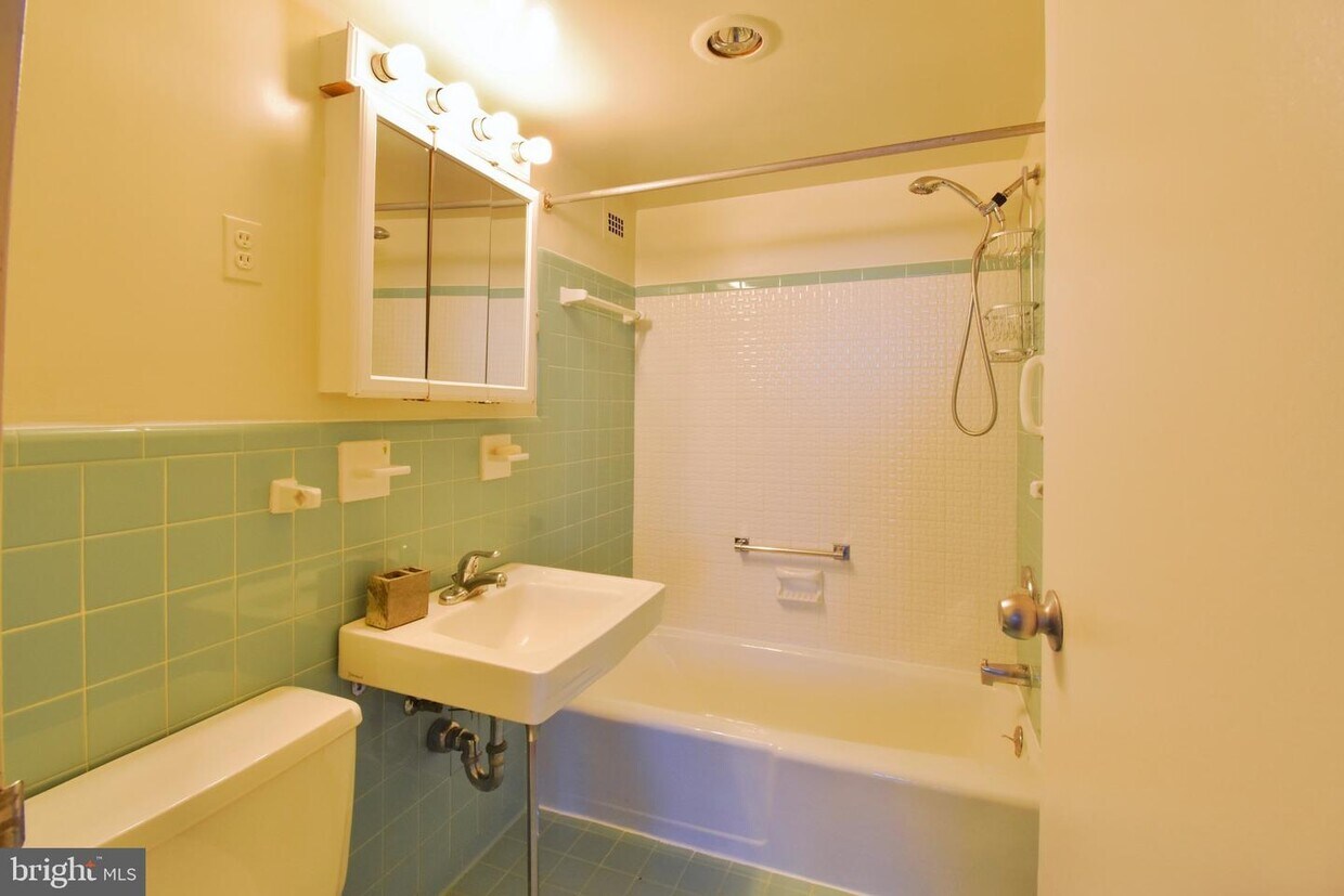 Foto principal - 10500 Rockville Pike