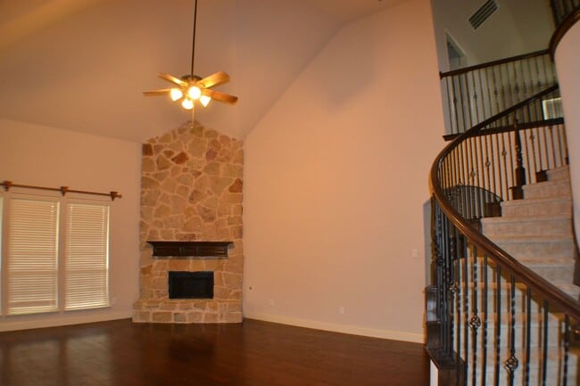 Foto del edificio - 6 Bed 4 Bath House for Lease - Plano - GOOD LOCATION!