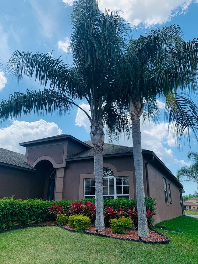 Building Photo - Waterfront View! 4 bed 2 bath 2 car garage