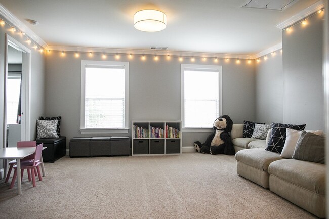 Building Photo - **LIKE-NEW HOME AVAILABLE FOR LEASE IN FRA...