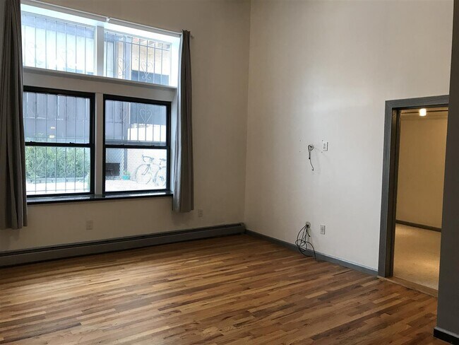 Building Photo - 544 Palisade Ave