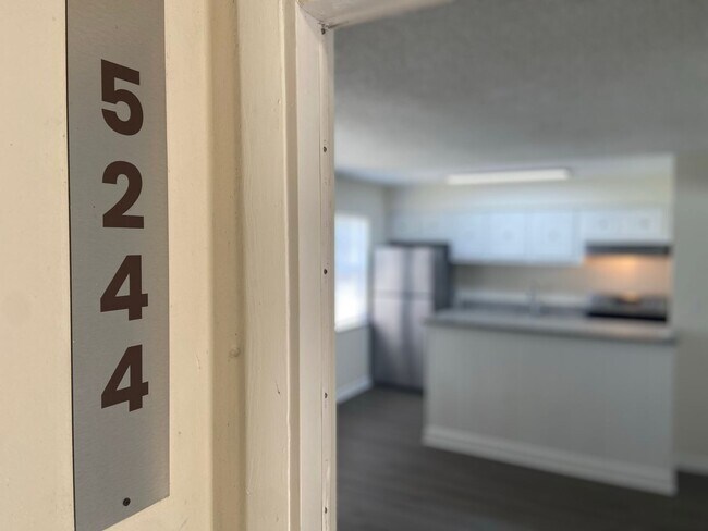 Foto del edificio - Updated One Bedroom, One Bath Apartment in...