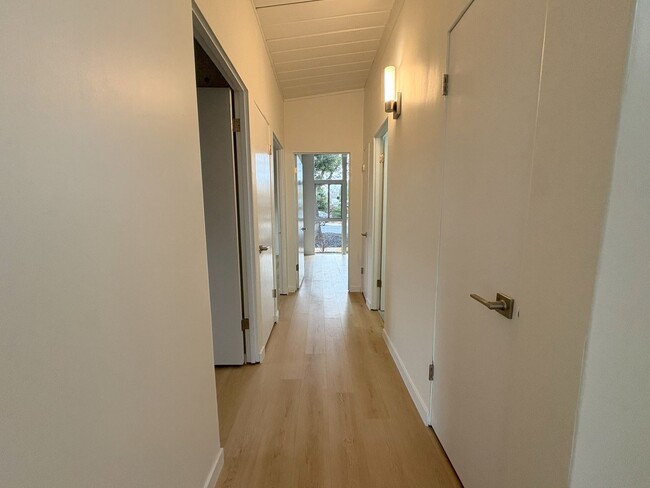 Foto del edificio - Newly Remodeled Single Family Home Availab...