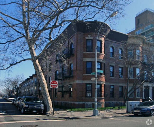 Building Photo - 215 Bay 23rd St