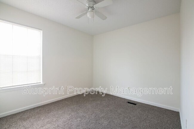 Foto del edificio - 1722 6th Pl Cir NW