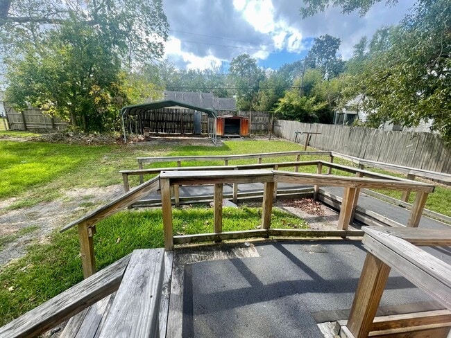 Building Photo - 565 Campus St