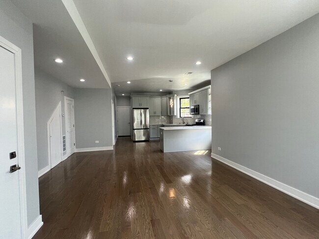 Foto del edificio - 1145 S Independence Blvd