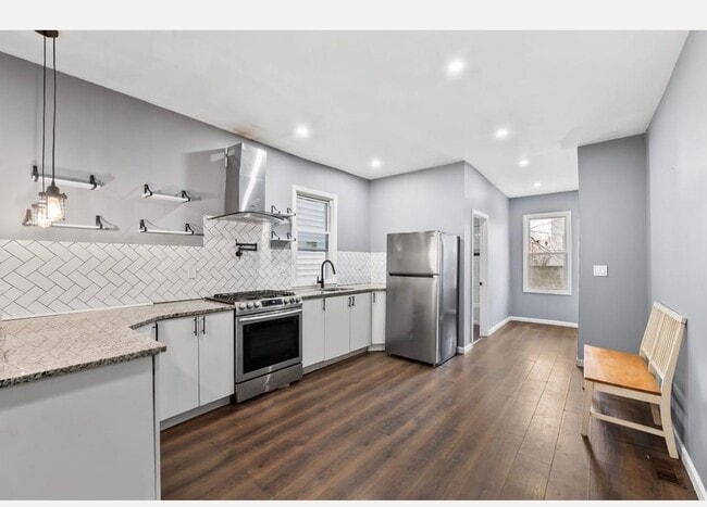 Building Photo - 487 S 17th St