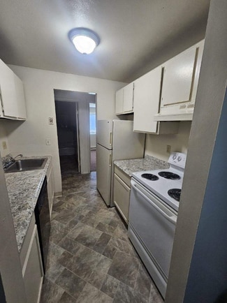 Building Photo - 4101 Pine Hollow Dr
