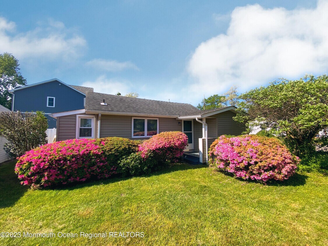 118 6th Ave, Spring Lake, NJ 07762 House for Rent in Spring Lake, NJ