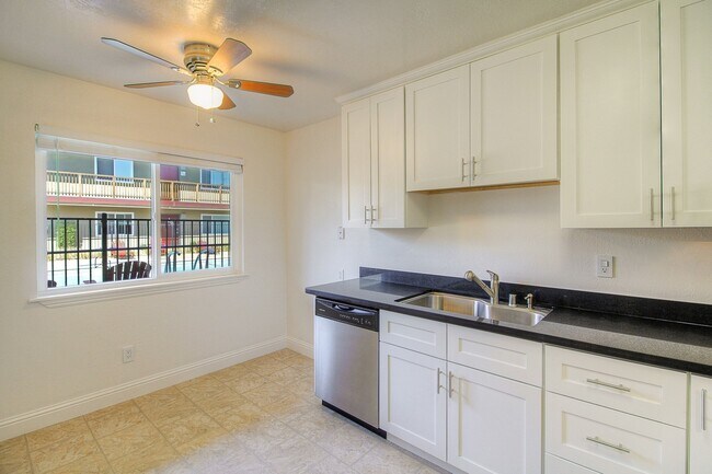 Foto del edificio - 6233 Montecito Blvd