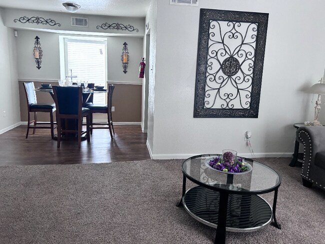 Foto del edificio - 2300 Red Bluff Rd