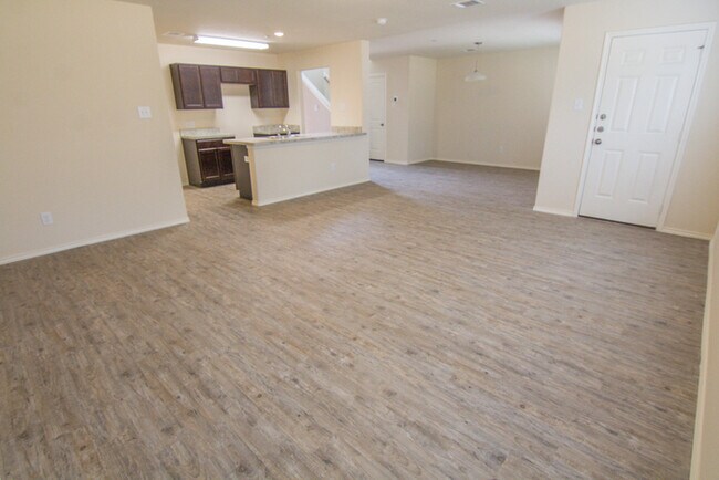 Building Photo - Oakwood Forest - 2029 Oakwood Forest Drive...