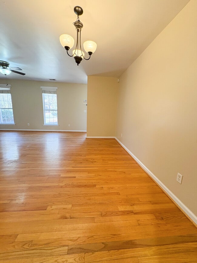 Foto del edificio - 1324 Deerwood St