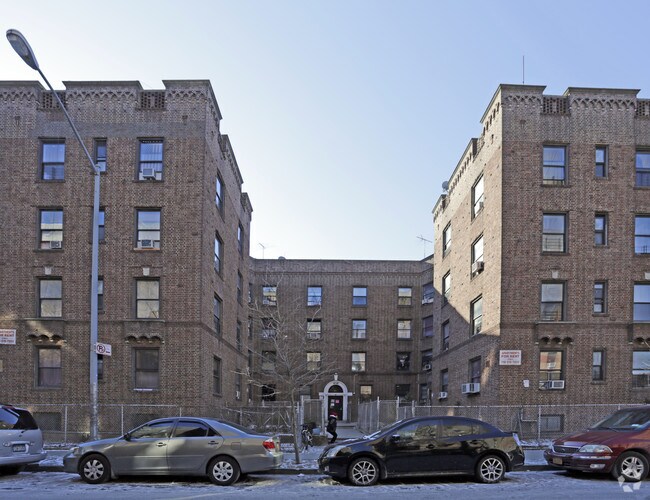 Building Photo - Elmhurst