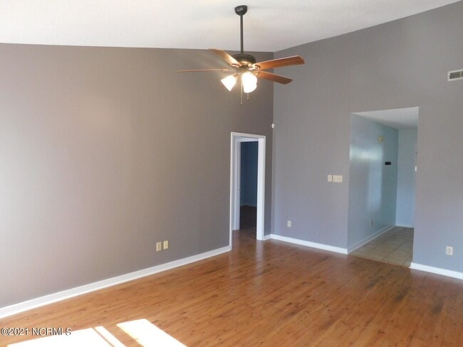 Building Photo - 372 Lee Dr
