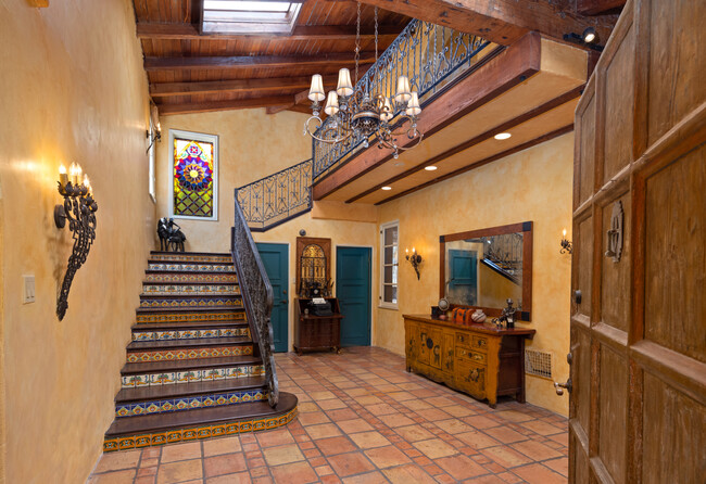 Foto del edificio - 809 N Roxbury Dr