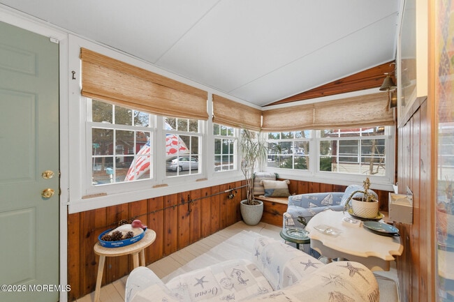 Building Photo - 14 Sunset Rd