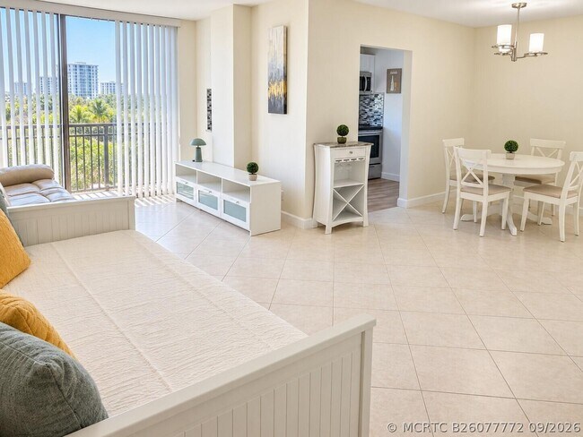 Foto del edificio - 17021 N Bay Rd