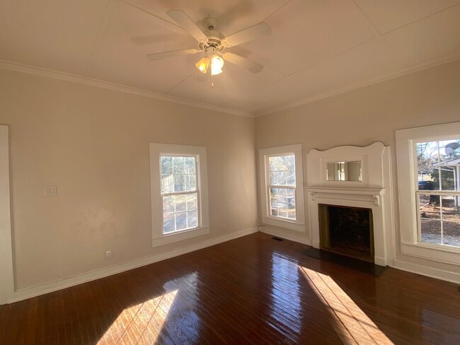 Building Photo - 333 E Catawba Ave