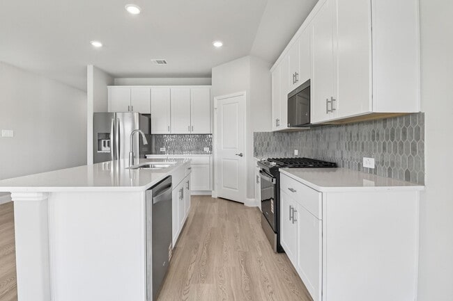 Building Photo - 2100 Gustavus Dr