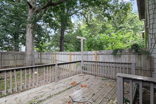 Building Photo - Available 3 Bedroom 1.5 bath Townhouse in Fredericksburg, Stafford County