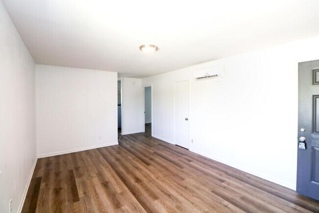 Building Photo - 6228 Robertson Ave