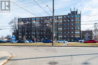 Building Photo - 468 Ottawa St N