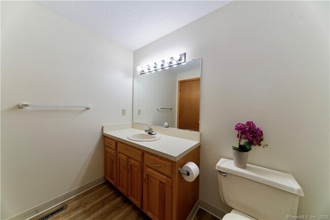 Foto del edificio - 107 Ivy Ln