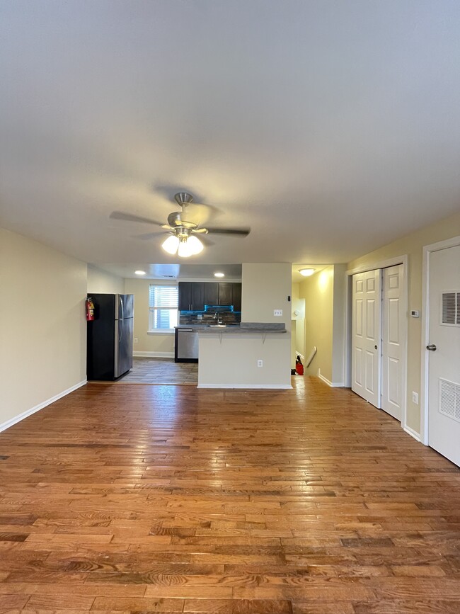 Building Photo - 1728 W Girard Ave