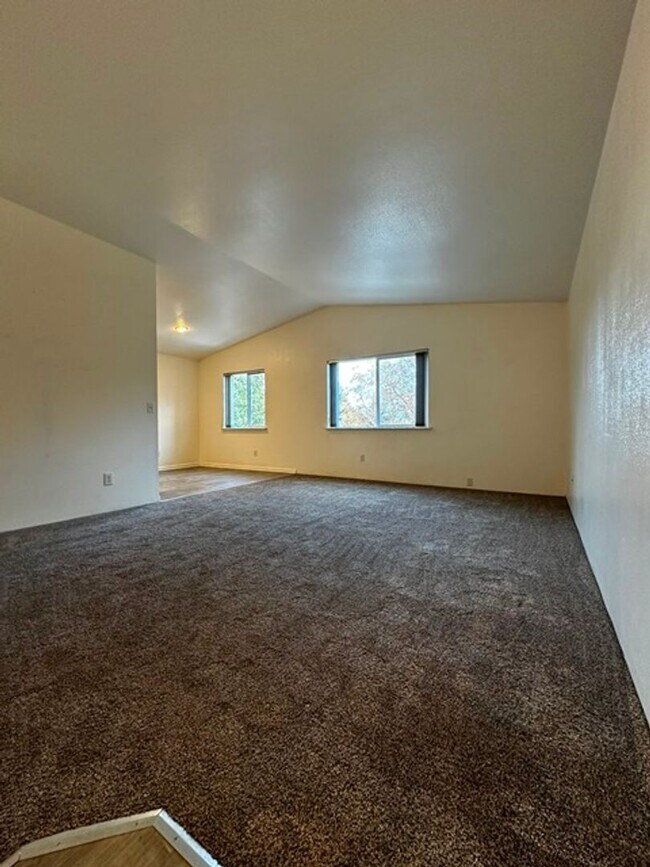 Foto del edificio - 2 bedroom duplex