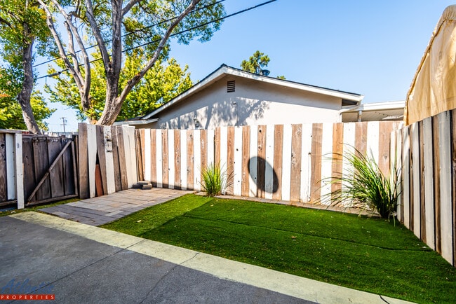 Building Photo - 1825 Lido Way