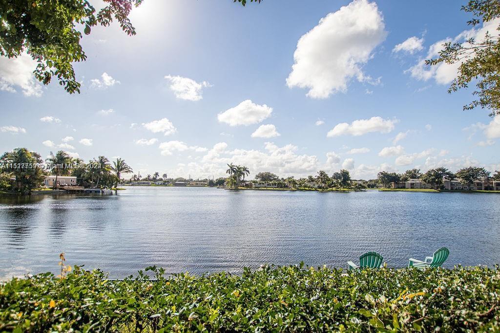 Foto principal - 9440 NW 23rd St