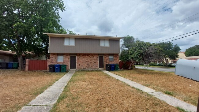 Building Photo - 501/503 Southtrail Dr