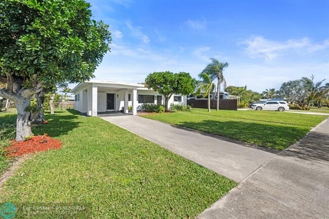 Building Photo - 315 E Jasmine Dr