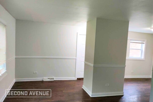 Building Photo - 1109 W 110th Pl