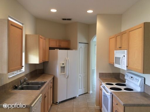 Building Photo - 9752 SW Glenbrook Dr