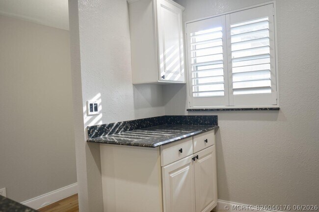 Foto del edificio - 9311 Orange Grove Dr