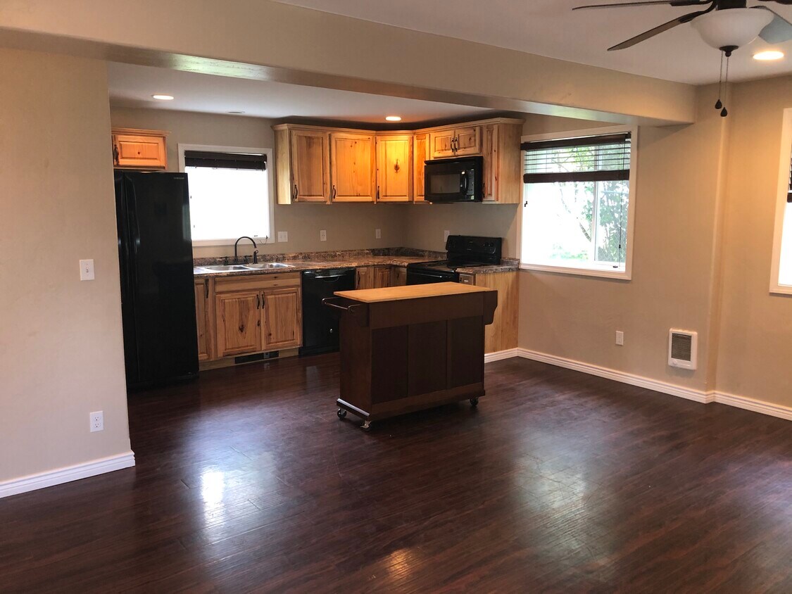 202 Farview Dr Unit B, Kalispell, MT 59901 Apartments in Kalispell