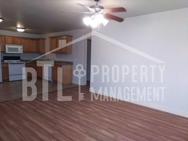 Foto del edificio - 3BR Duplex with 2-Car Garage in Forsyth