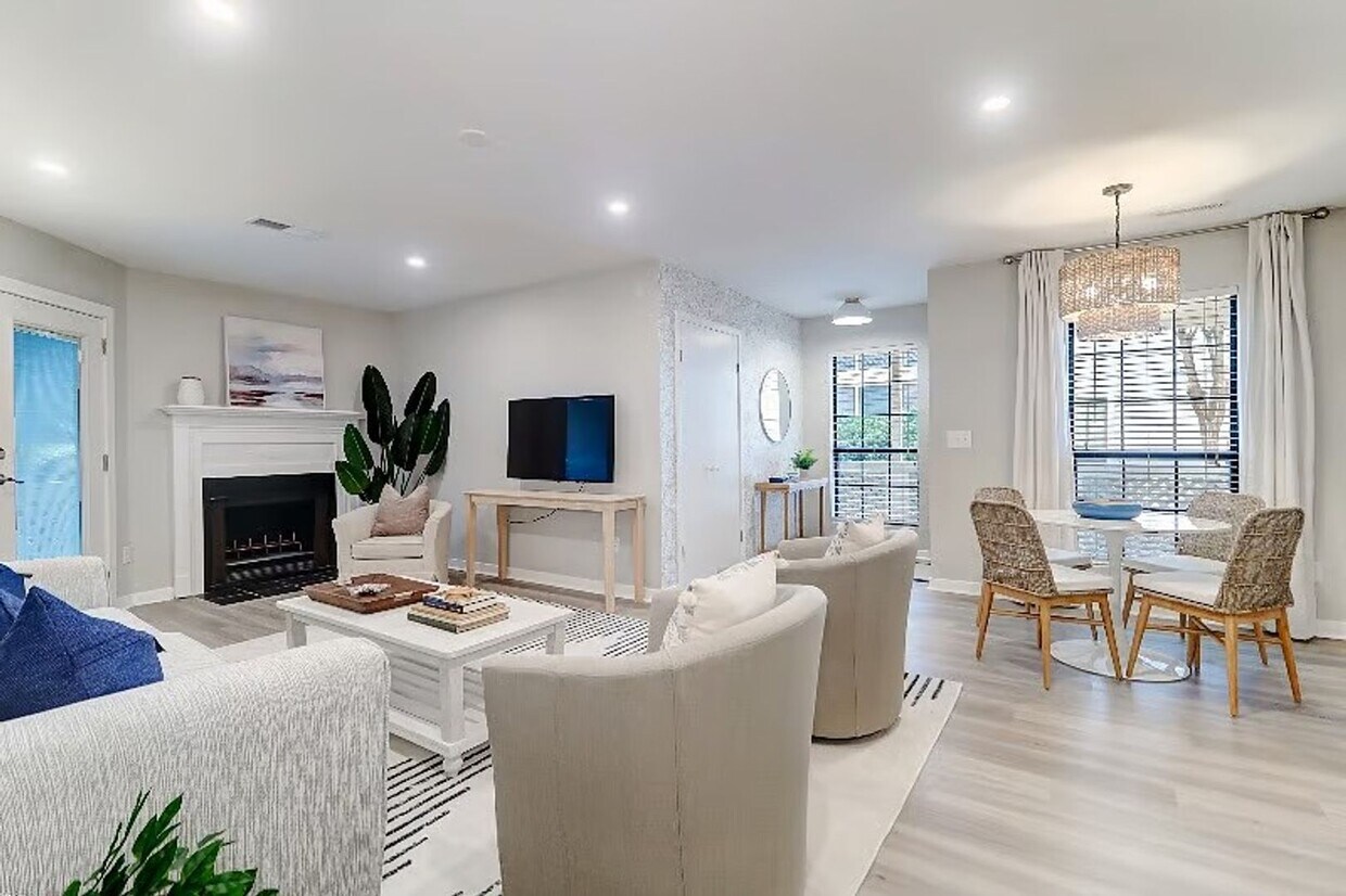 Foto principal - 2BD/2BA Town Home Mount Pleasant Fully Furnished - Available Feb 1st, 2026 LEASE TERM NEGOTIABLE