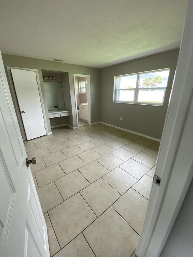 Building Photo - 2170 Emerald Ct