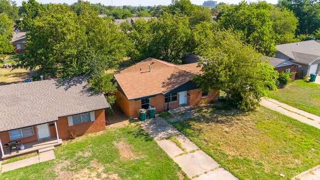 Foto del edificio - Charming 4-Bedroom Home with Fresh Updates...