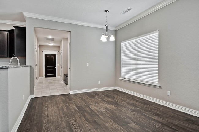 Foto del edificio - GREAT BENTONVILLE LOCATION - LARGE WALK-IN...